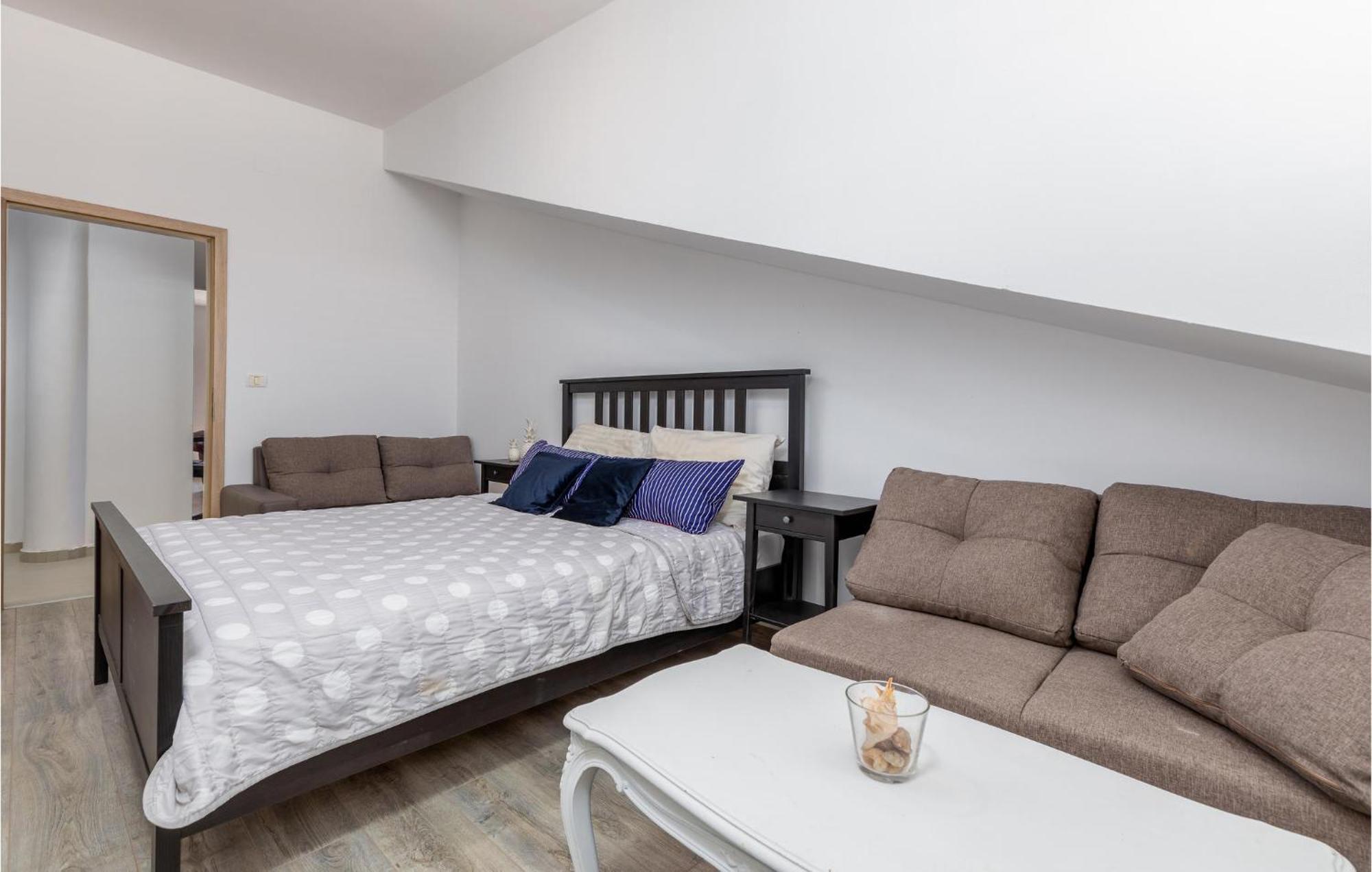 Awesome Apartment In Pula With Wifi Buitenkant foto